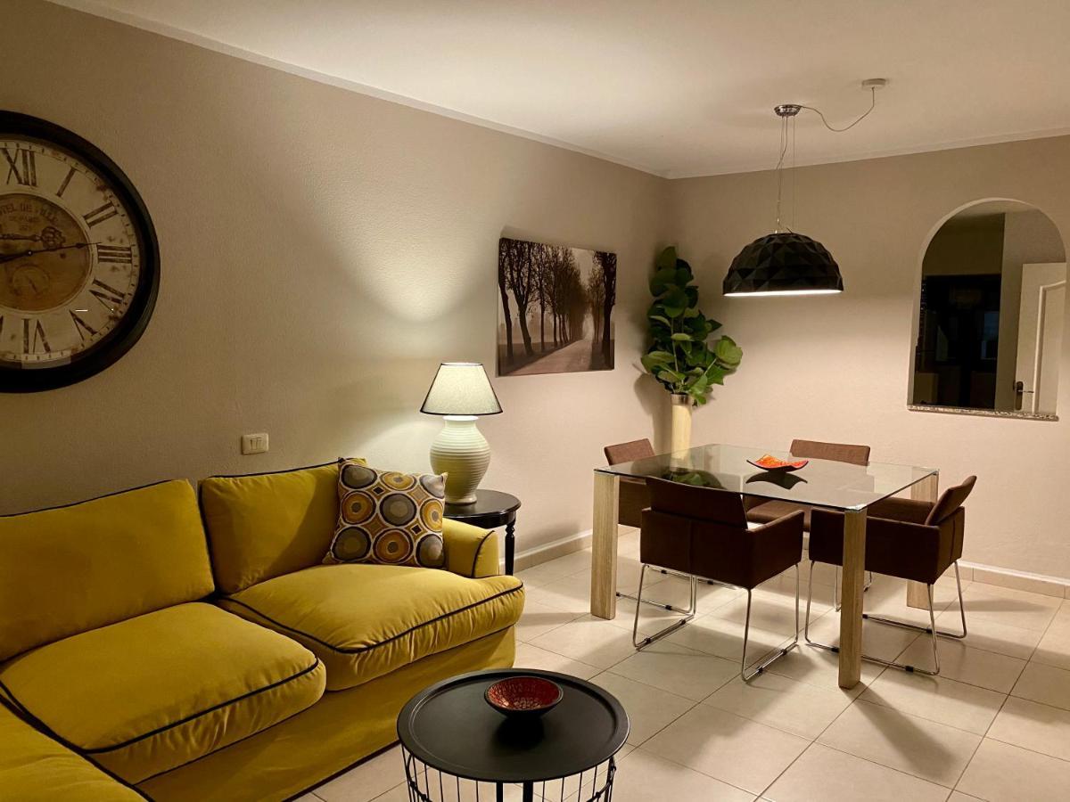 Juangy'S Apartments In Las Adelfas Golf Del Sur سان ميغيل ذي أبونا المظهر الخارجي الصورة